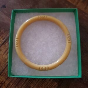 Vintage 1940's Butterscotch Carved Bakelite Bangle Bracelet